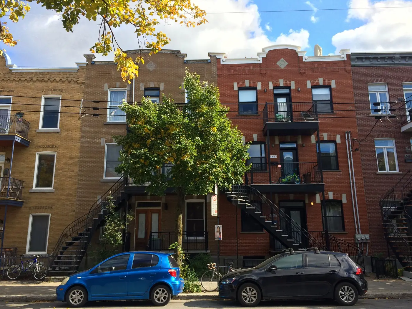 Casas en hilera con escaleras exteriores, rue Dante, Petite-Italie, Montreal
